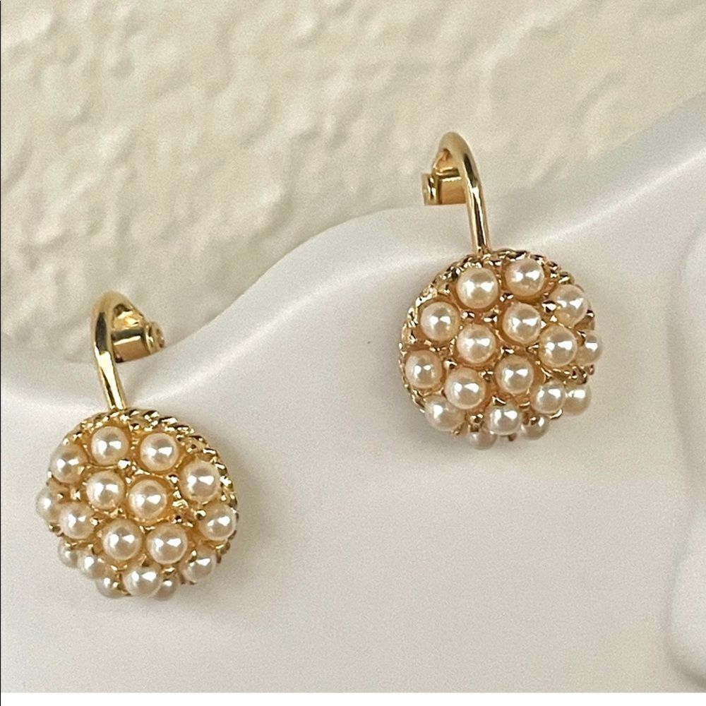 Gold tone Pearl vintage clip on earrings